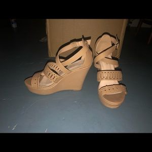 Tan strappy wedges, very minimal wear.